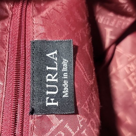 Elegant Red FURLA Crocodile-Embossed Handbag/Crossbody - Picture 9 of 16